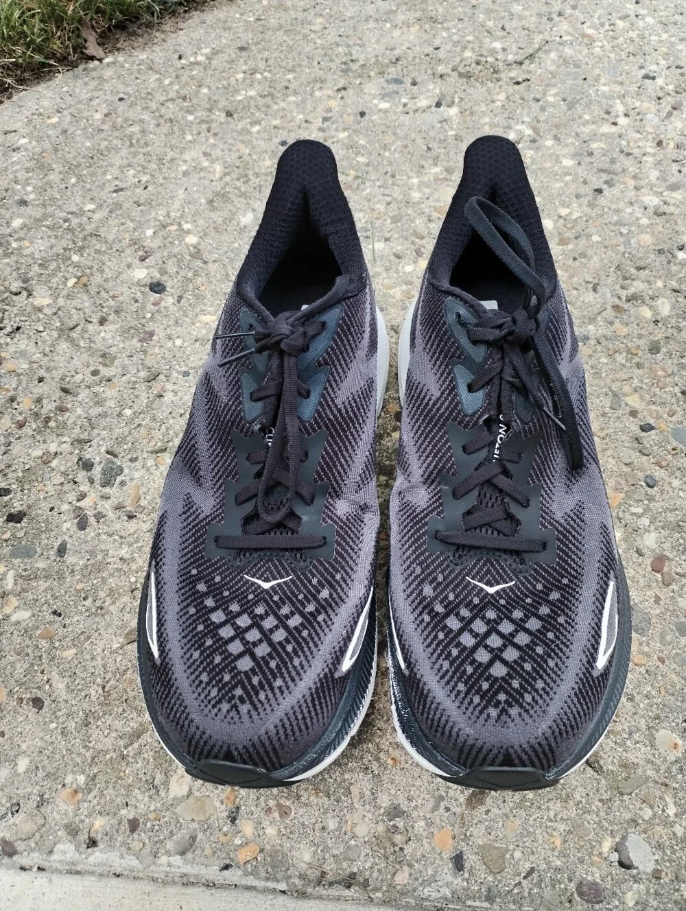 Hoka Men's Clifton 9 in Black Size 13D GUC